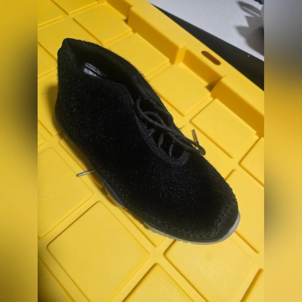 Men's Black Athletic Shoes